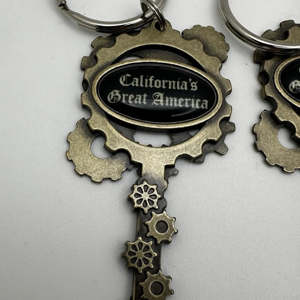California‎ Great America Haunt 2017 Keychain Lot 3 Steampunk Gear Keys